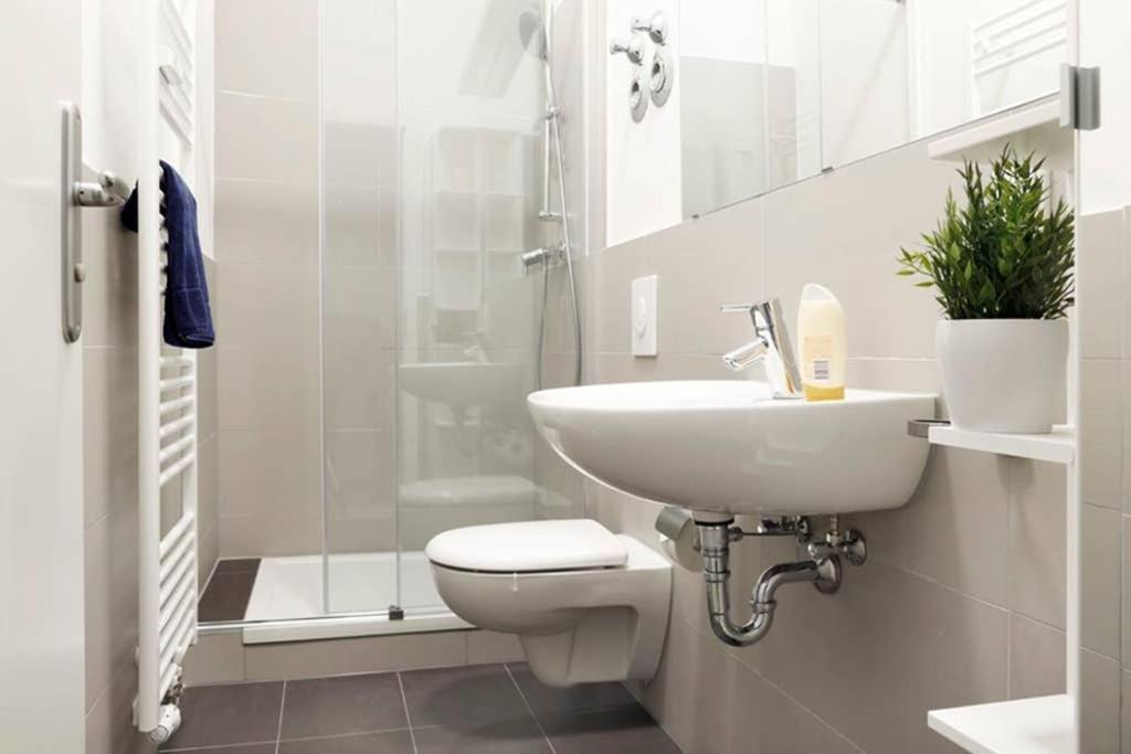 Sc 06 By Rockchair Apartments L Superhost Status L 4 Bedrooms Boxspringbeds 2 Bathrooms Balcony Elevator - Cozy Family & Business Flair Welcomes You! Berlino Esterno foto