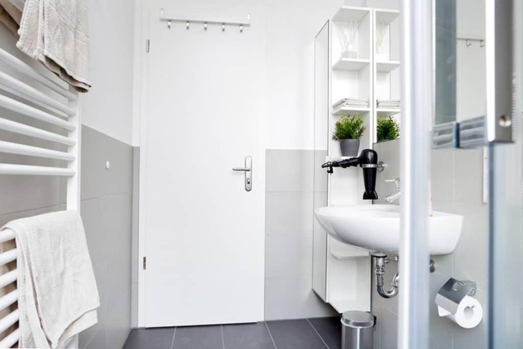 Sc 06 By Rockchair Apartments L Superhost Status L 4 Bedrooms Boxspringbeds 2 Bathrooms Balcony Elevator - Cozy Family & Business Flair Welcomes You! Berlino Esterno foto