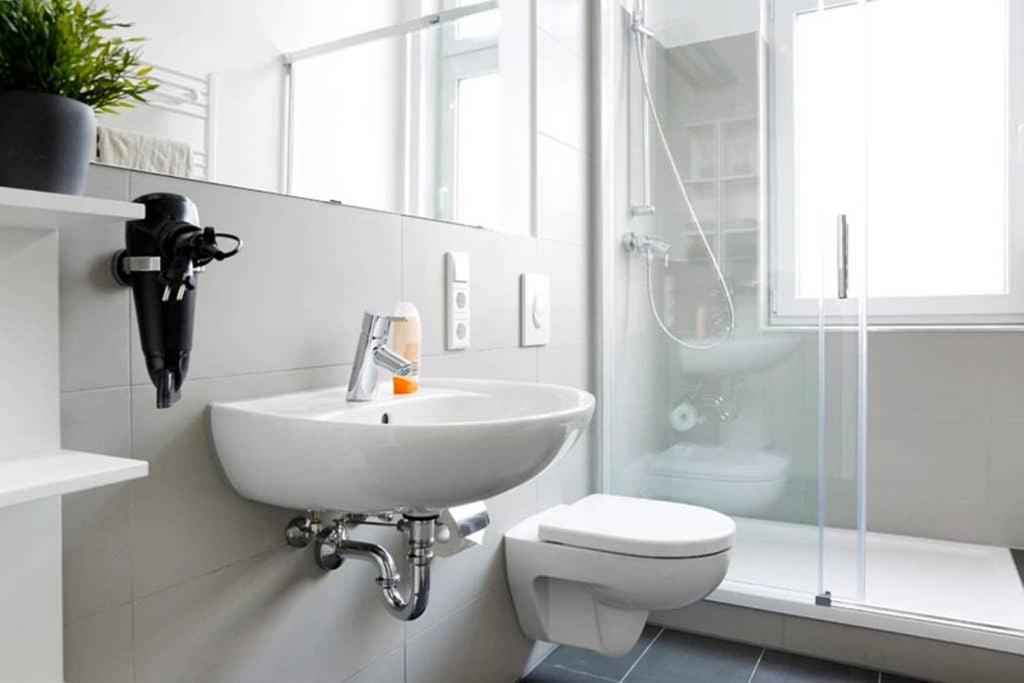 Sc 06 By Rockchair Apartments L Superhost Status L 4 Bedrooms Boxspringbeds 2 Bathrooms Balcony Elevator - Cozy Family & Business Flair Welcomes You! Berlino Esterno foto